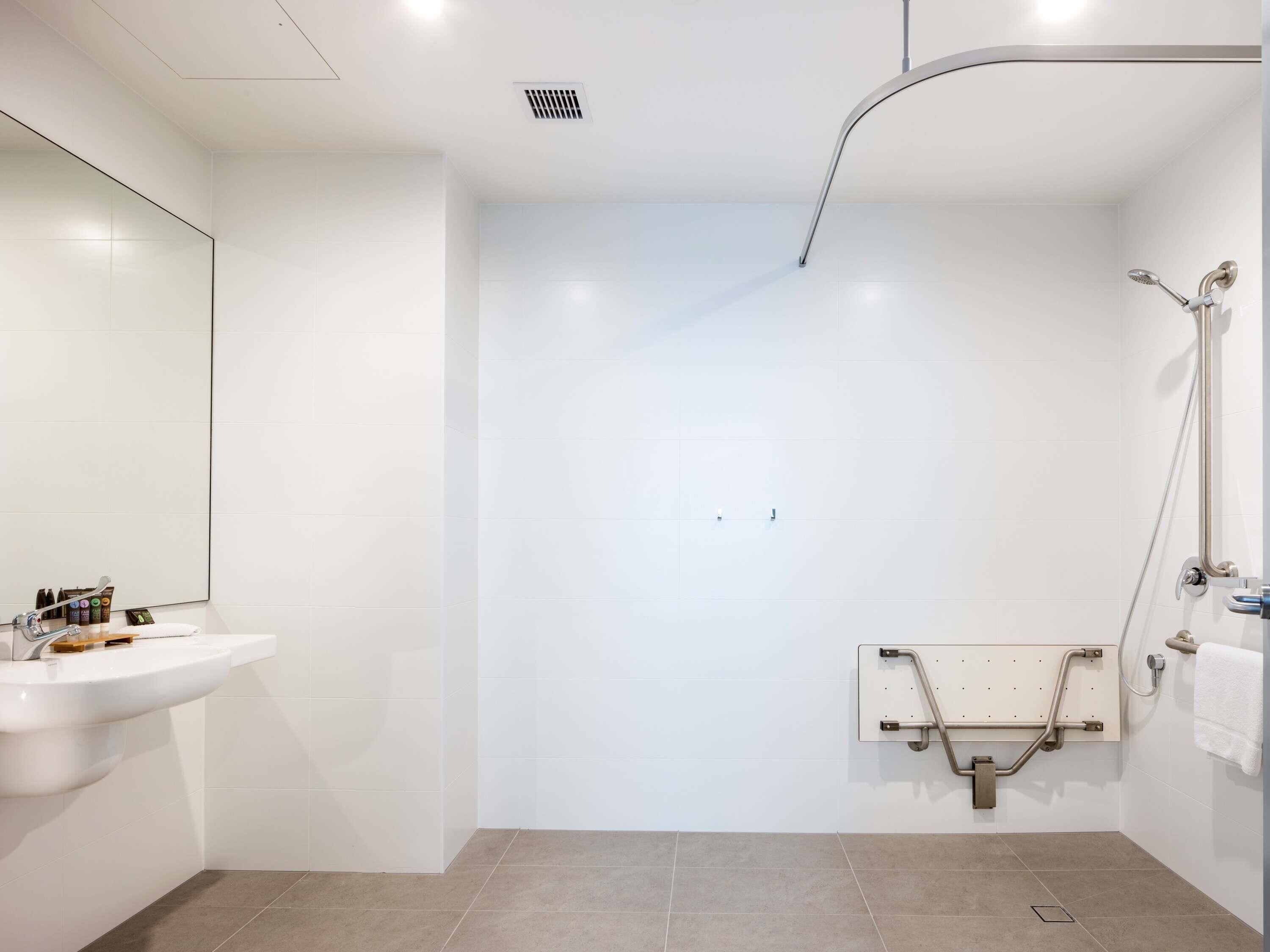 Wheelchair Accessible 'N' Room, 1 King Bed | Hypo-allergenic bedding available, minibar, in-room safe, desk