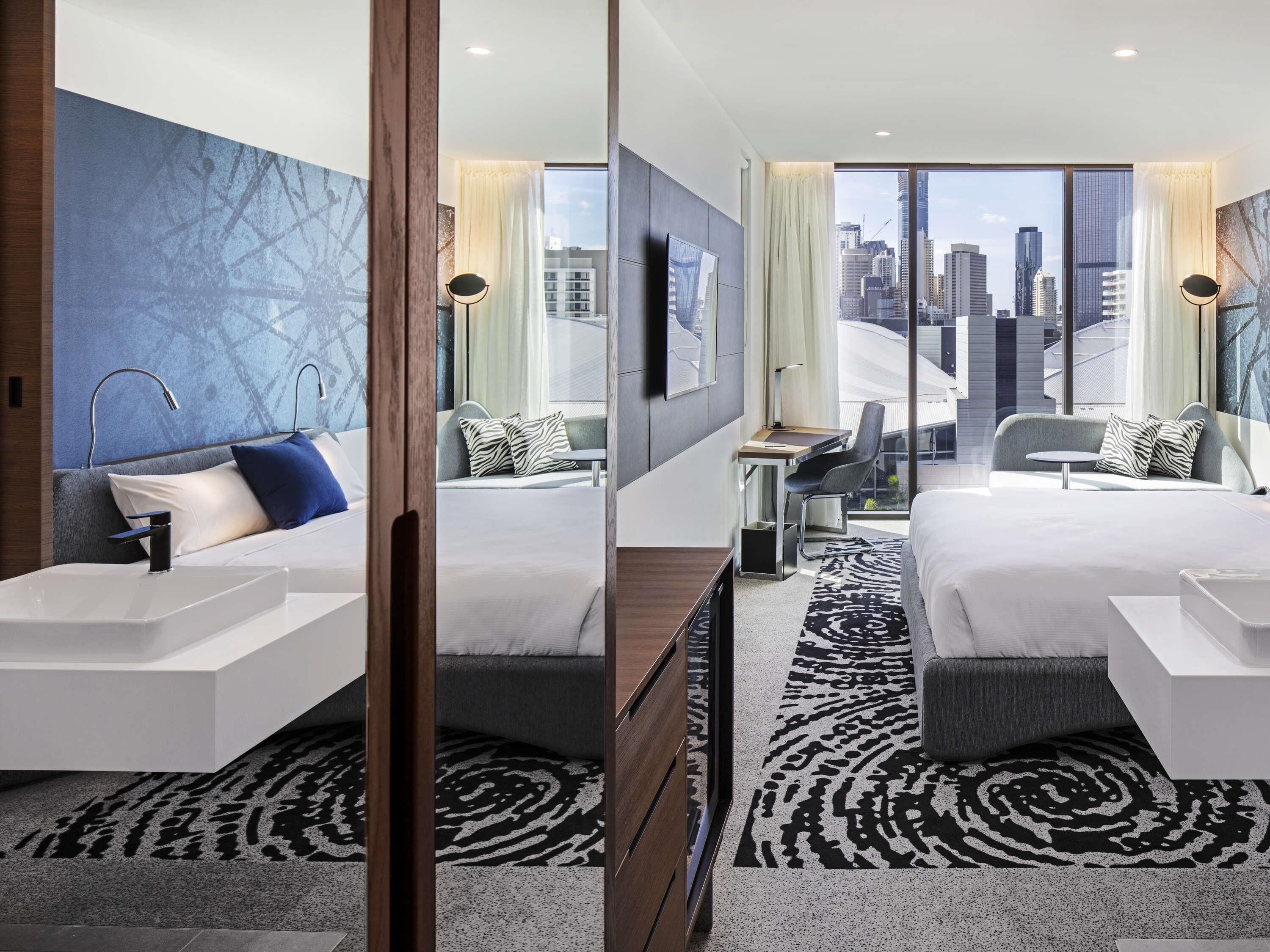 Premier Room, 1 King Bed, City View ('N' Room) | Hypo-allergenic bedding, minibar, in-room safe, desk