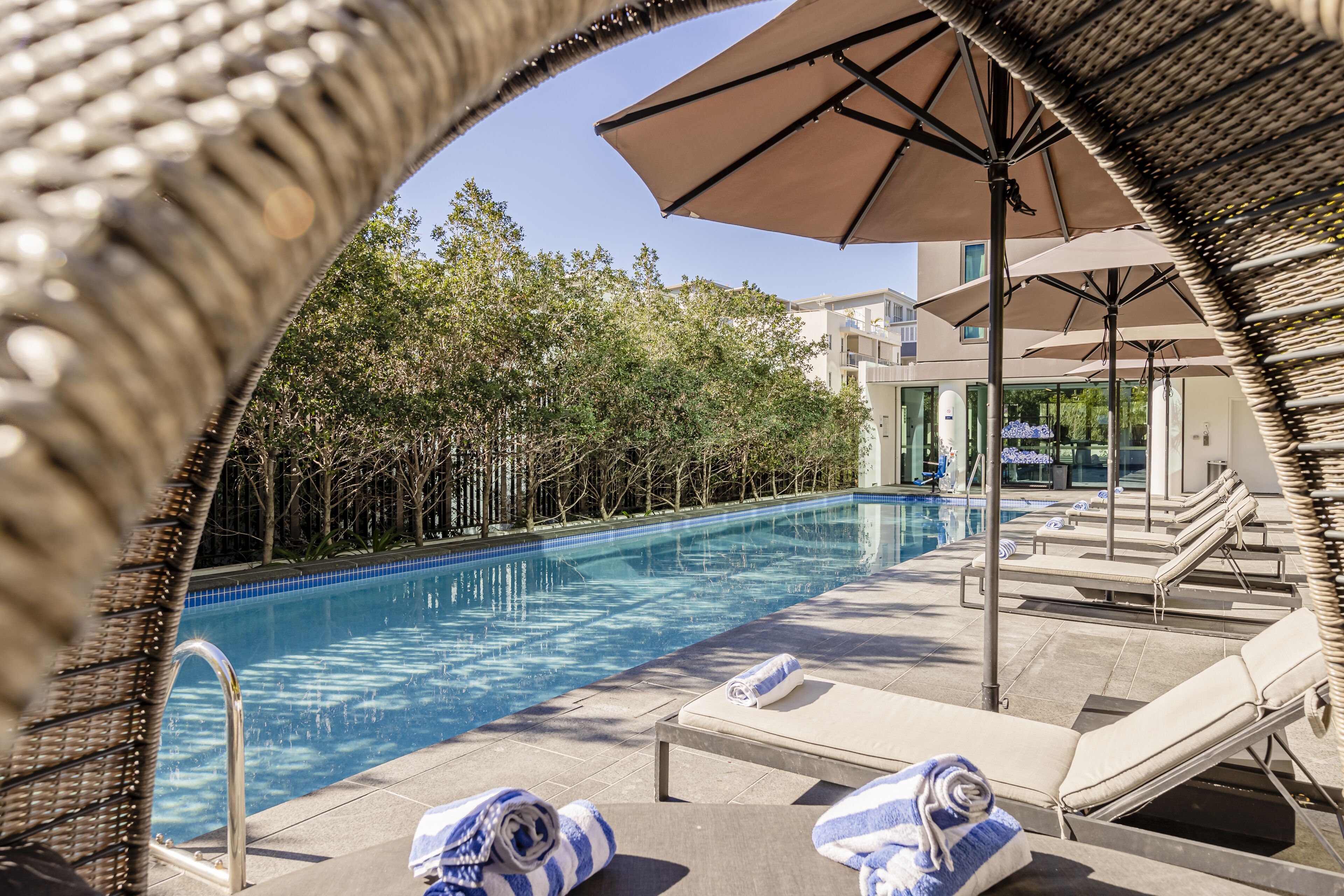 屋外プール、サンラウンジャー