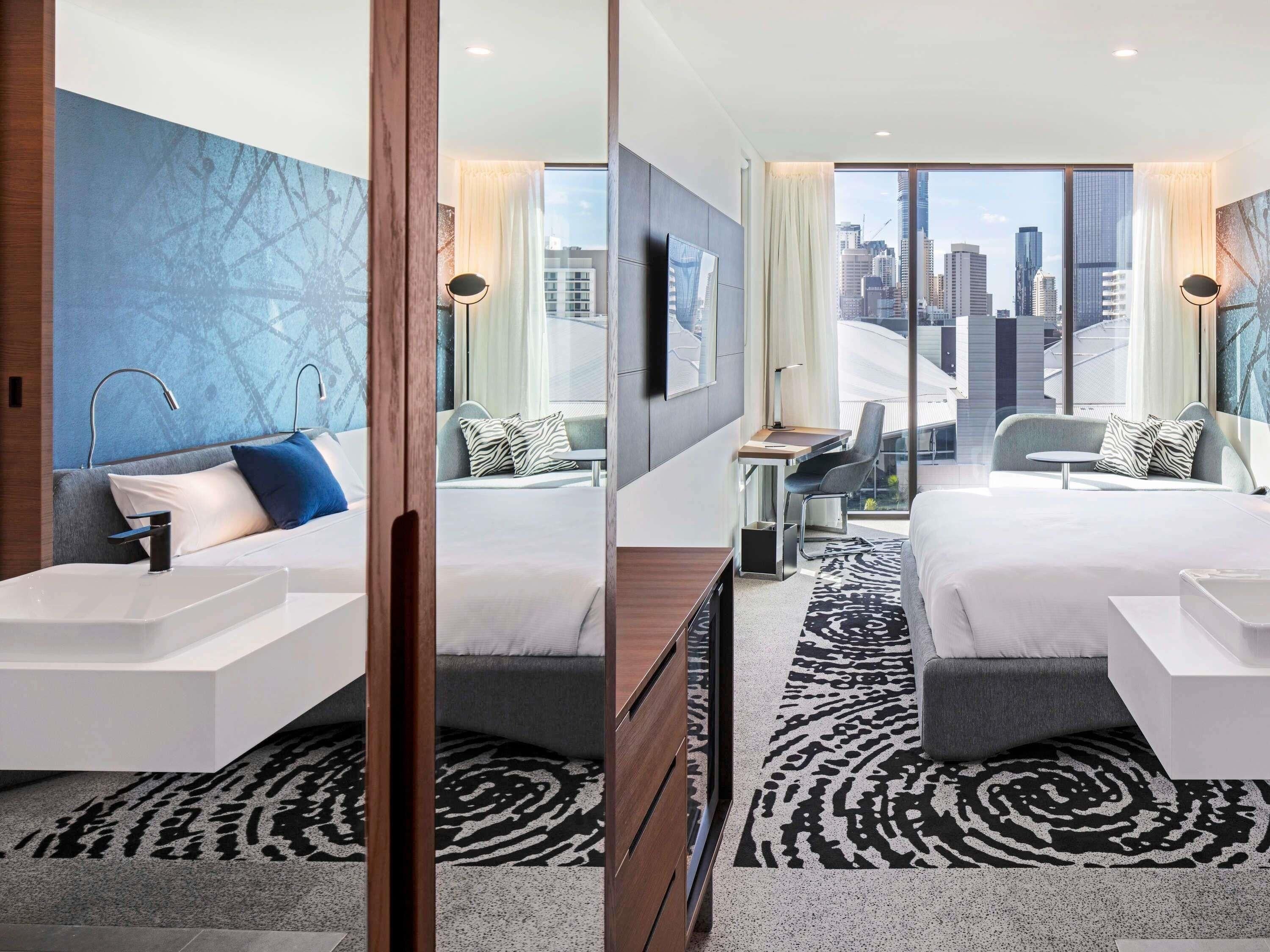 Premier Room, 1 King Bed, City View ('N' Room) | Hypo-allergenic bedding, minibar, in-room safe, desk
