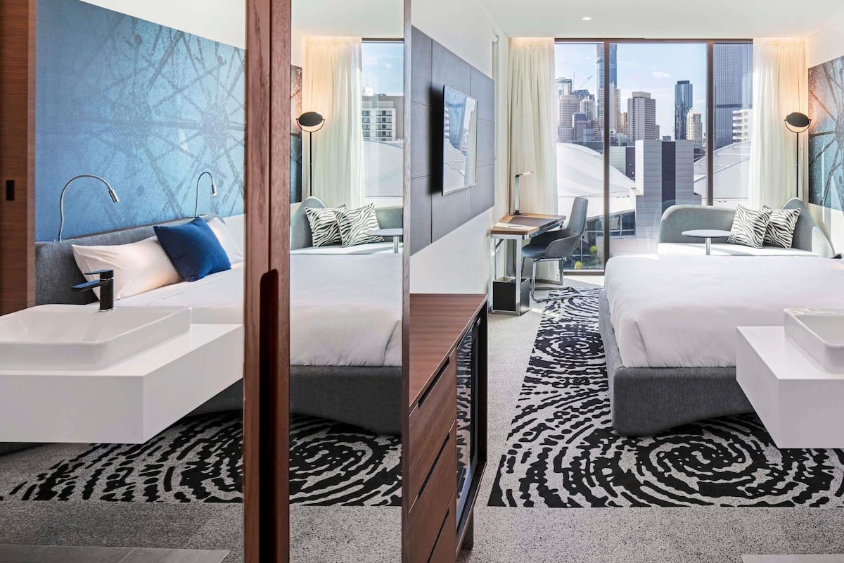 Premier Room, 1 King Bed, City View ('N' Room) | Hypo-allergenic bedding, minibar, in-room safe, desk