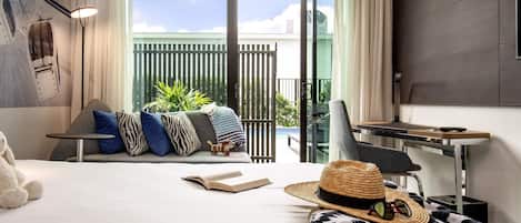 Premier Room, 1 King Bed, Pool Access | Hypo-allergenic bedding, minibar, in-room safe, desk