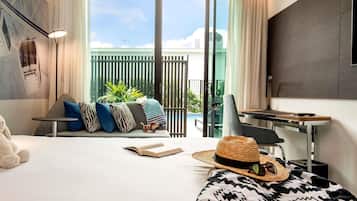 Hypo-allergenic bedding, minibar, in-room safe, desk