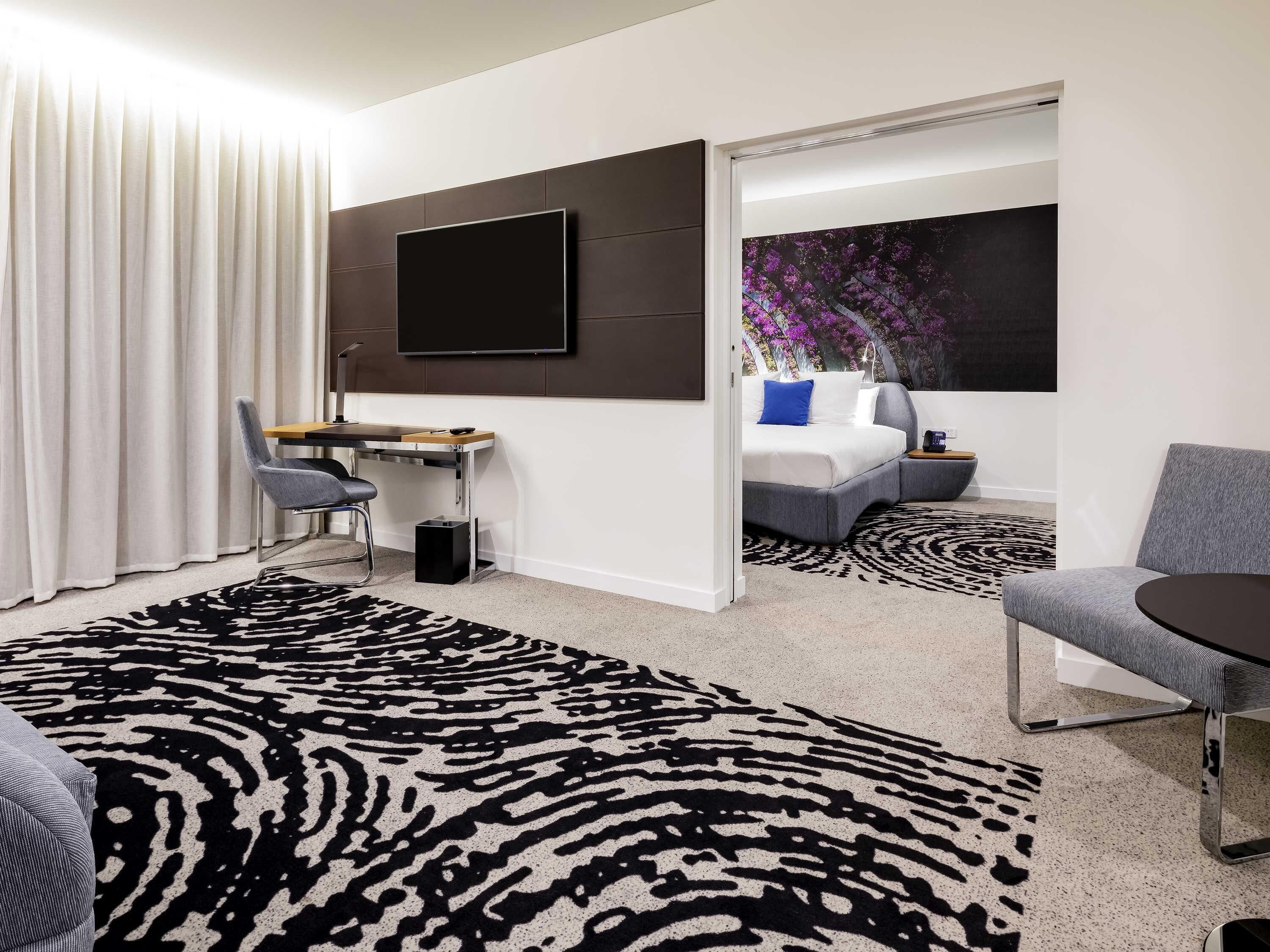executive suite, 1 king bed | 1 bedroom, hypo-allergenic bedding, minibar, in-room safe