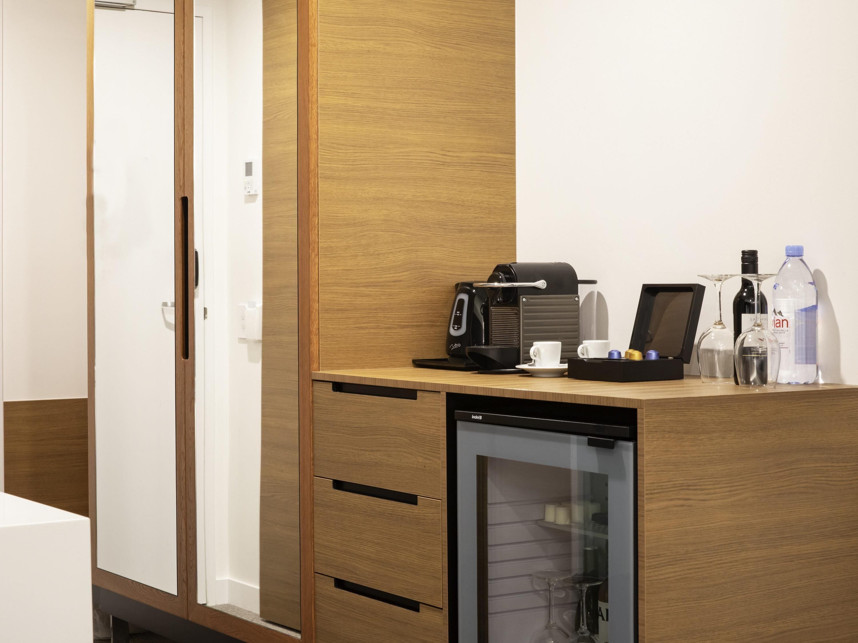 Hypo-allergenic bedding, minibar, in-room safe, desk