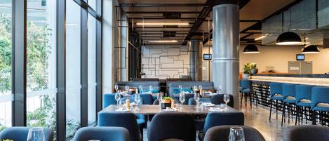 Breakfast, lunch, dinner served; international cuisine