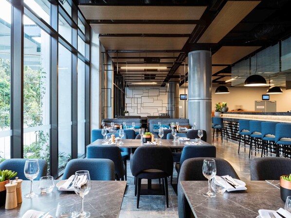 Breakfast, lunch, dinner served; international cuisine 