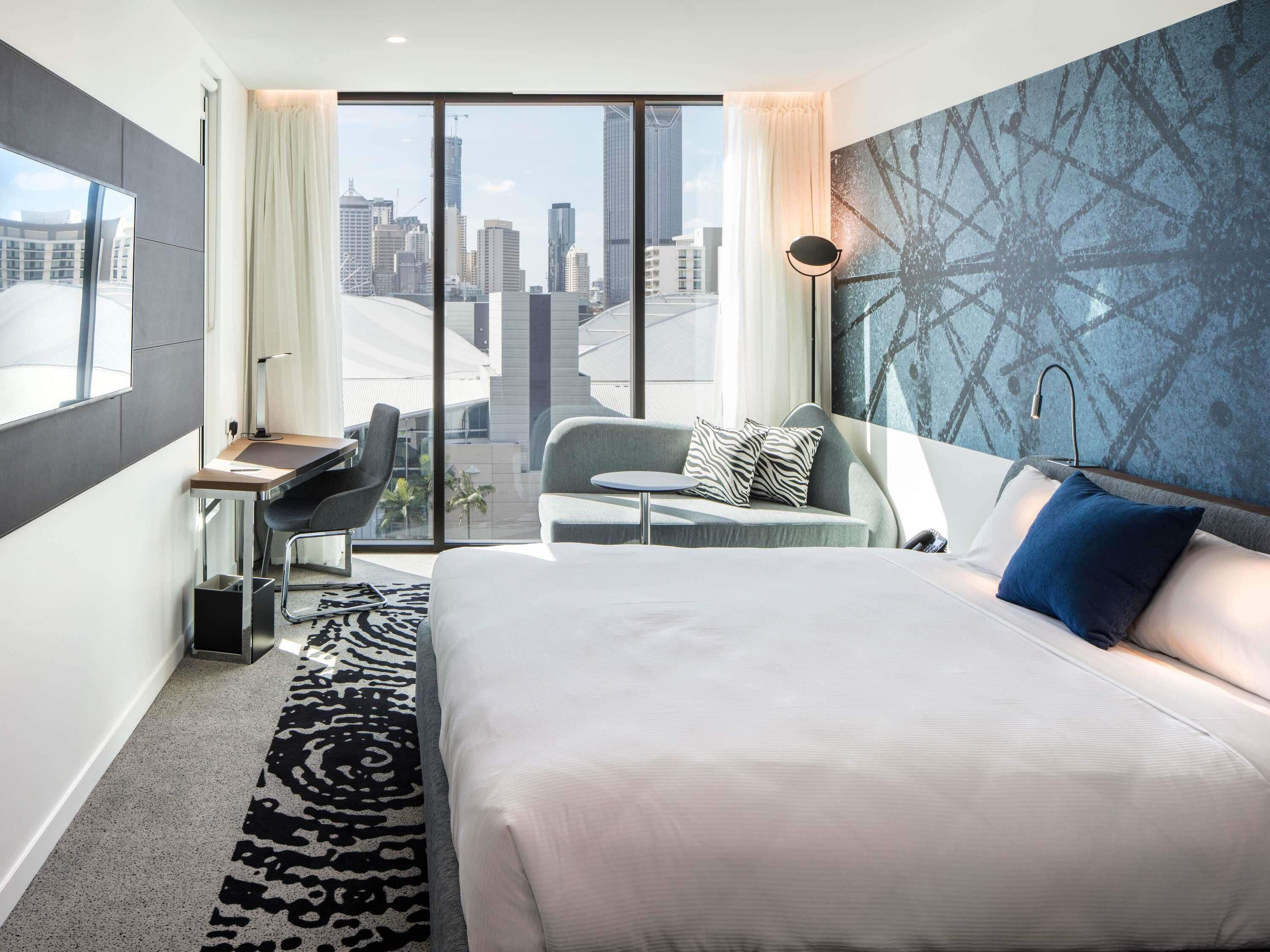 Hypo-allergenic bedding, minibar, in-room safe, desk