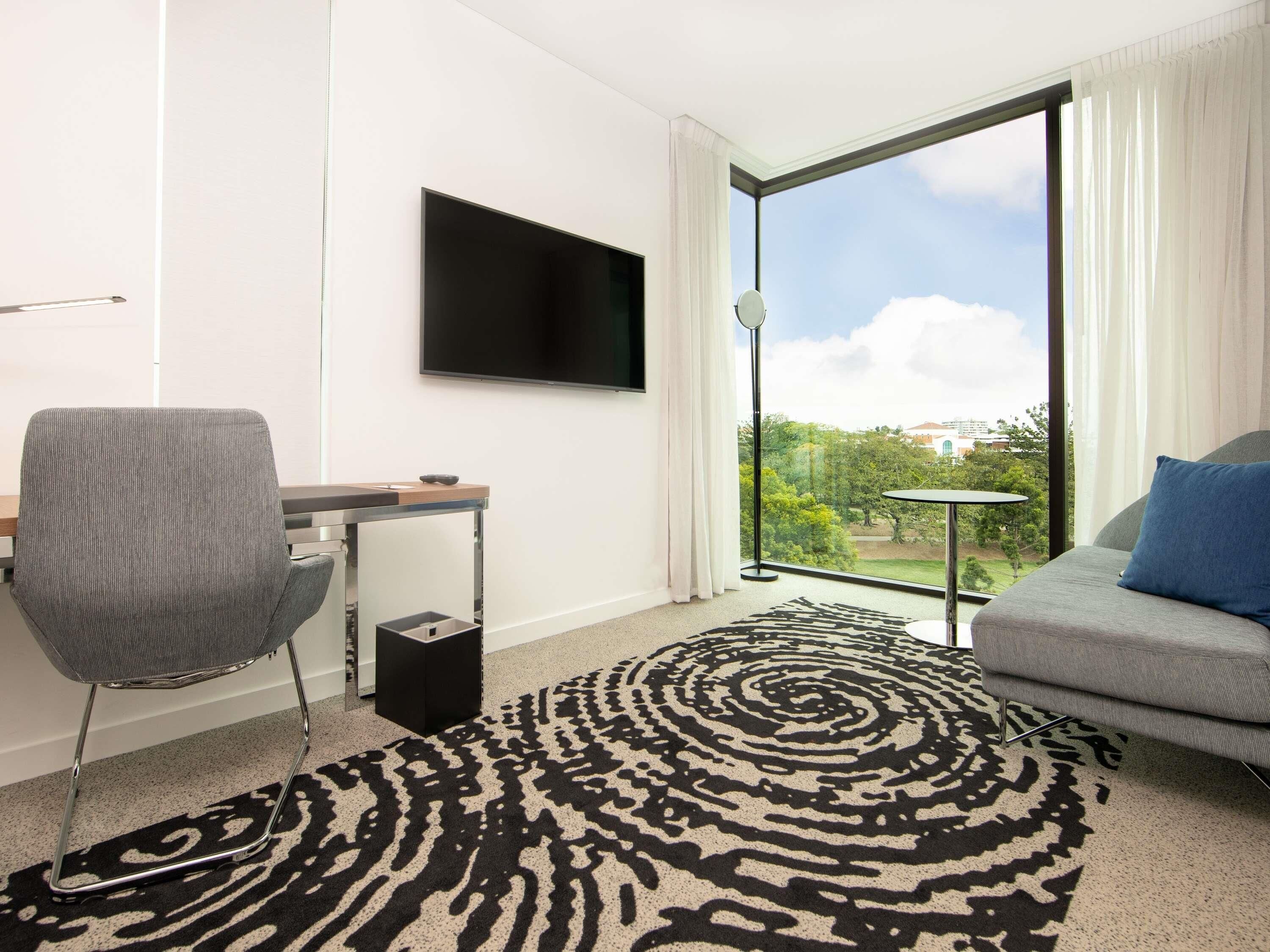 Junior Suite, 1 King Bed with Sofa bed | Hypo-allergenic bedding, minibar, in-room safe, desk