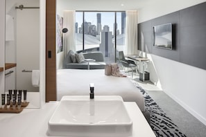 Chambre Supérieure, 1 très grand lit ('N' Room) | Salle de bain | Articles de toilette écologiques, sèche-cheveux, serviettes fournies