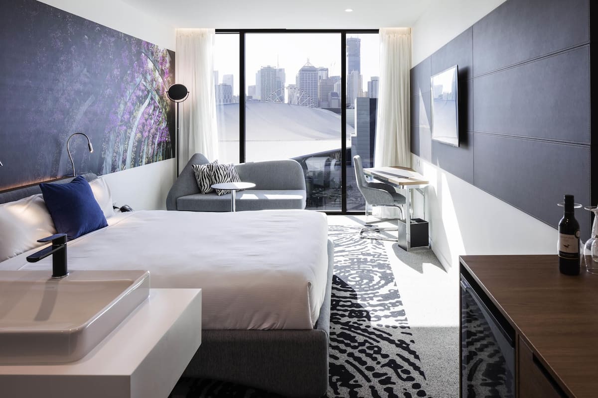 superior room, 1 king bed ('n' room) | 1 bedroom, hypo-allergenic bedding, minibar, in-room safe