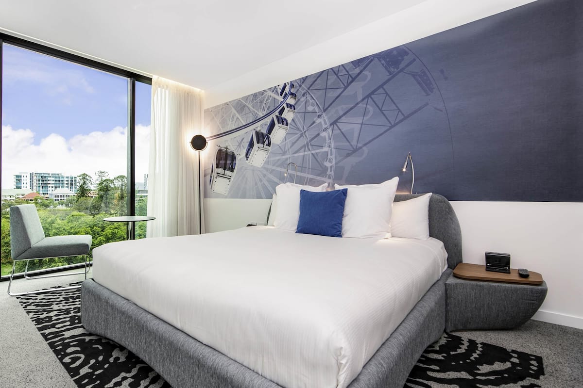 Hypo-allergenic bedding, minibar, in-room safe, desk