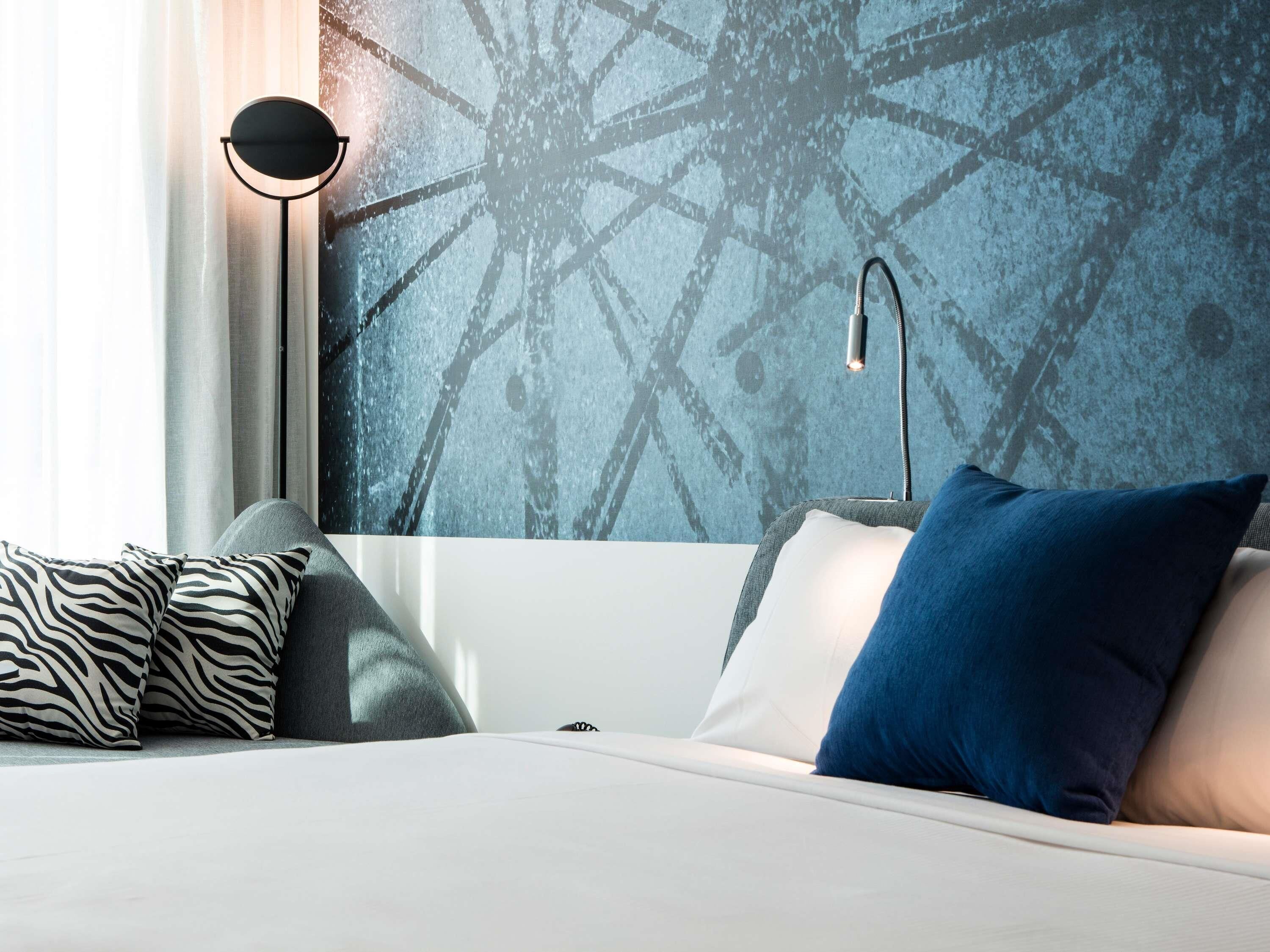 Hypo-allergenic bedding, minibar, in-room safe, desk