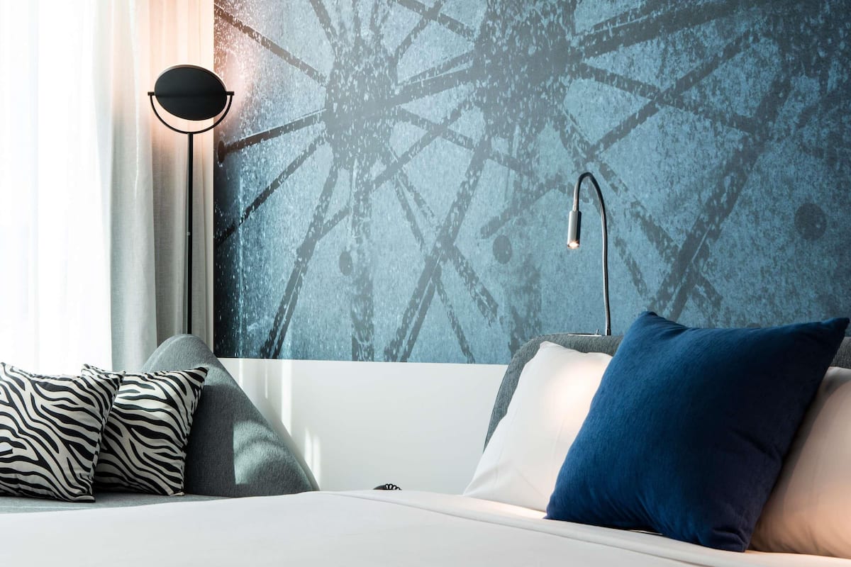 Hypo-allergenic bedding, minibar, in-room safe, desk