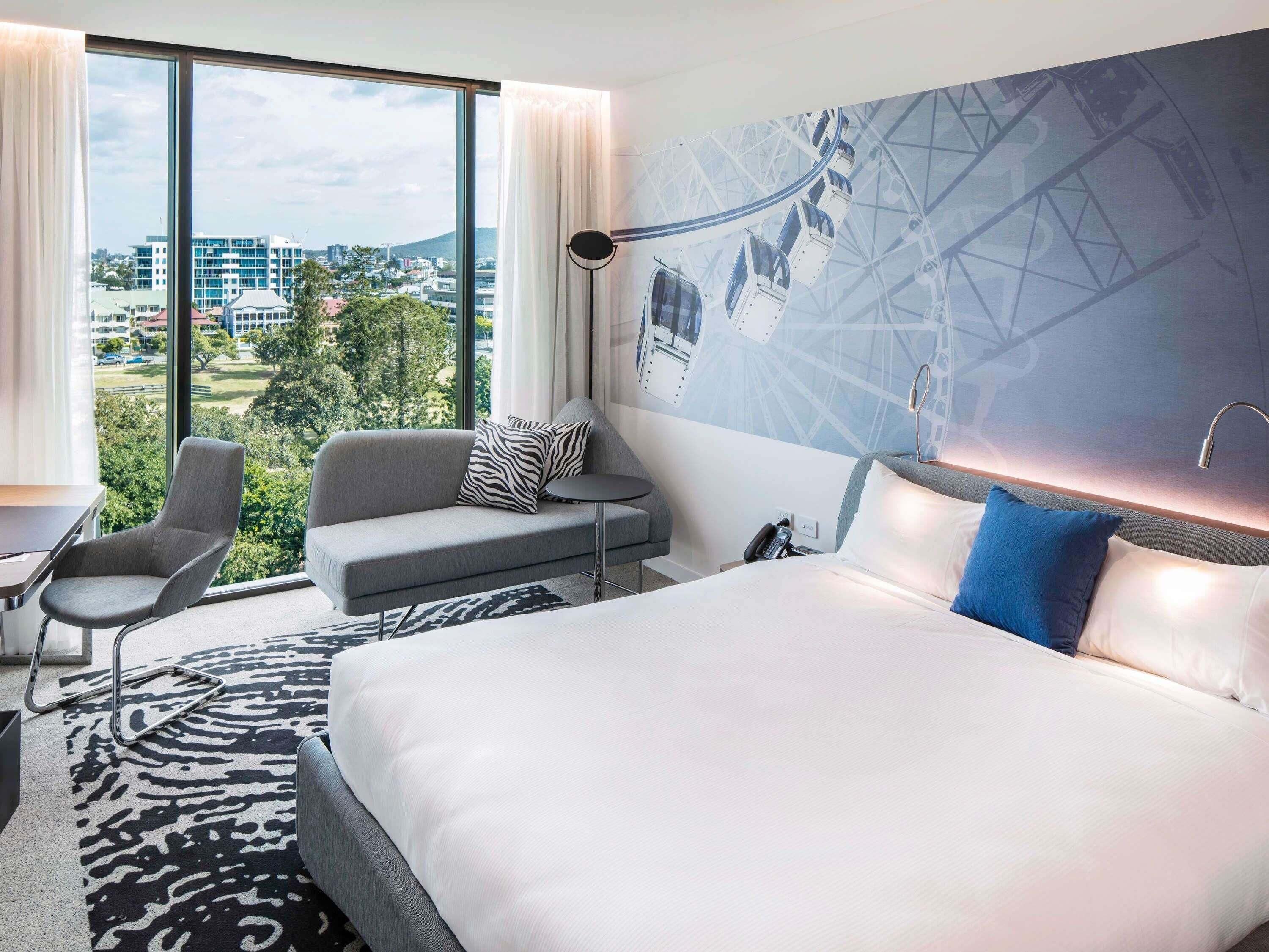 Premier Room, 1 King Bed ('N' Room) | Hypo-allergenic bedding, minibar, in-room safe, desk