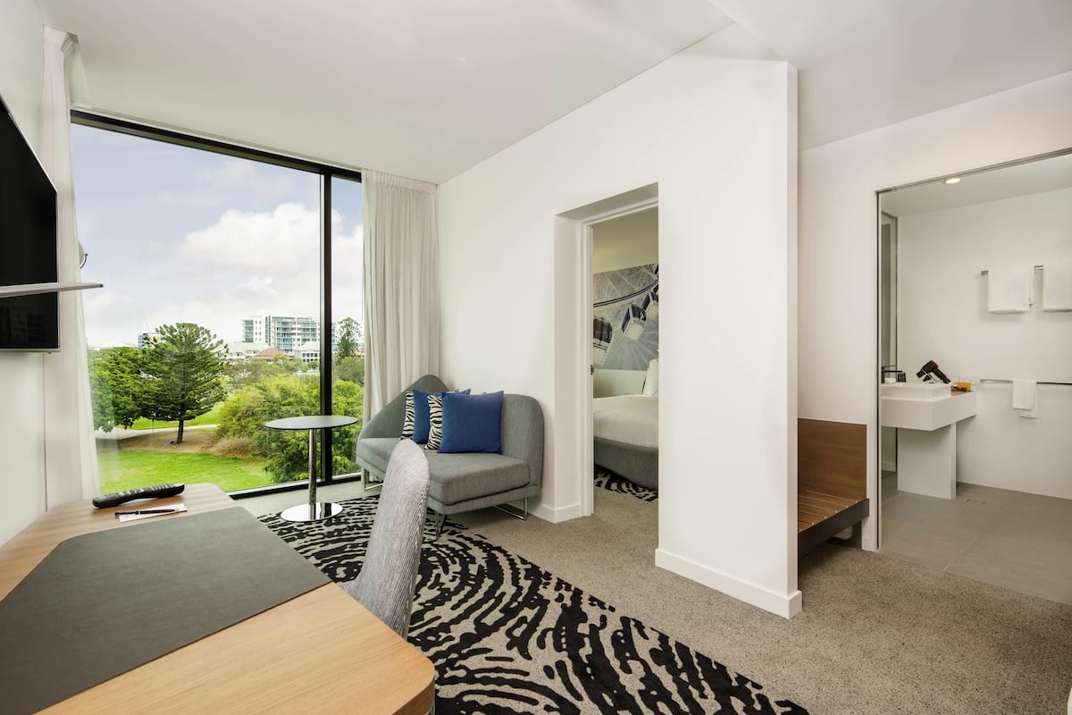 Junior-Suite, 1 King-Bett ('N' Suite) | 1 Schlafzimmer, Allergikerbettwaren, Minibar, Zimmersafe