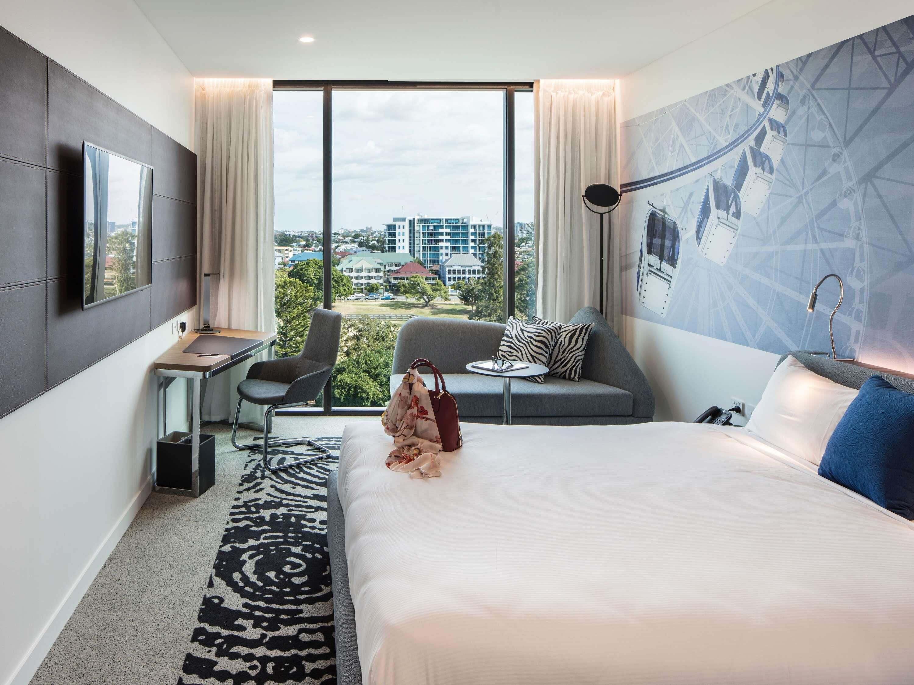 Premier Room, 1 King Bed ('N' Room) | Hypo-allergenic bedding, minibar, in-room safe, desk