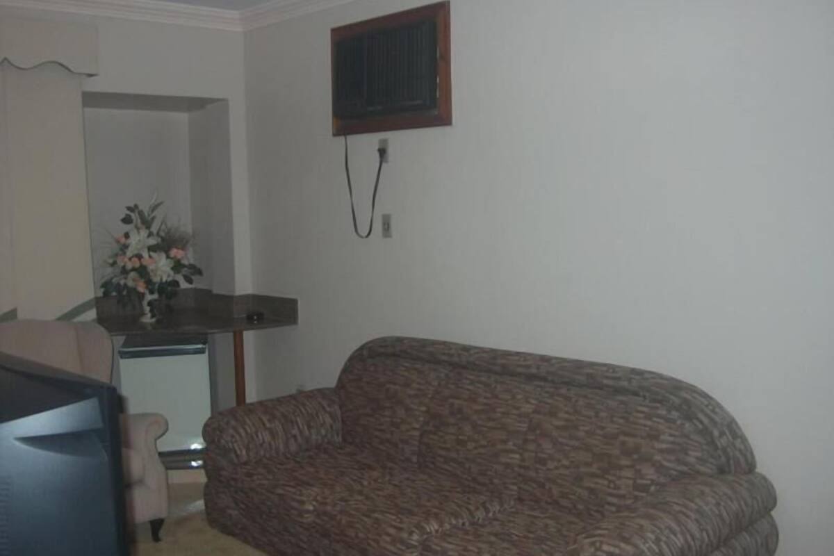 32-inch lcd tv with digital channels, tv