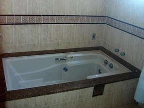 Shower, free toiletries, towels - Hotel Gramado de Campos (Campos)