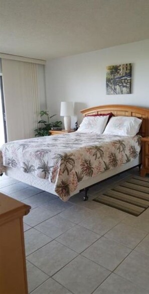 2 bedrooms, iron/ironing board, free WiFi, bed sheets - See Beautiful Sunsets Over The Gulf From Your Private Balcony  (Clearwater)