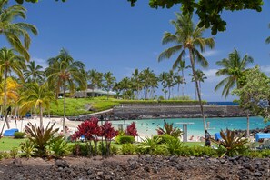 Beach nearby, sun-loungers, beach towels