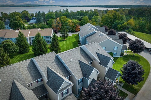Cozy 2 Bedroom Pad Just 3 Blocks From Ferry Beach, Near Castle Farms