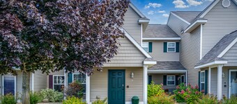 Fully Equipped 2BR Condo 3 Blocks to Beach, Set Between Downtown &Castle Farms