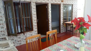 Daily continental breakfast (USD 6 per person)