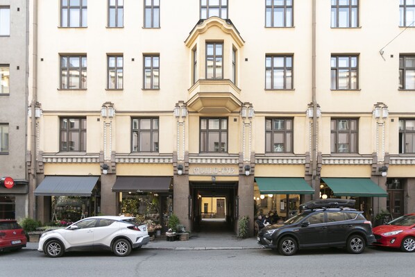 Vista frontal de la propiedad