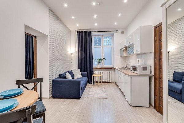 Premium Apartment, 1 Bedroom, Private Bathroom | Living room | Flat-screen TV