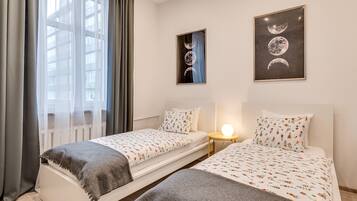Suite estudio Confort, 2 camas individuales, baño privado | 1 dormitorio, decoración individual, mobiliario individual