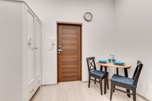 Premium Apartment, 1 Bedroom, Private Bathroom | Living room - Kato Apartamenty Centrum (Katowice)