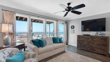 Smart TV, lettore DVD, libri