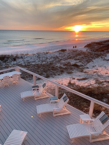 Private Beachfront Home, Swimming Pool, Kayak, Paddle Boards & Free Chair Set Up