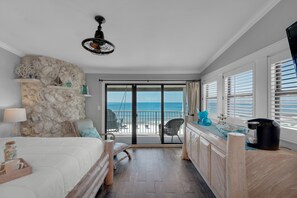 4 bedrooms, memory foam beds, desk, iron/ironing board - Private Beachfront Home, Swimming Pool, Kayak, Paddle Boards & Free Chair Set Up (Destin)