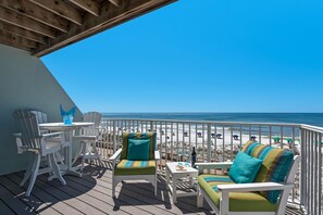 Outdoor dining - Private Beachfront Home, Swimming Pool, Kayak, Paddle Boards & Free Chair Set Up (Destin)