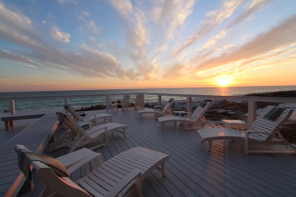 Terrace/patio - Private Beachfront Home, Swimming Pool, Kayak, Paddle Boards & Free Chair Set Up (Destin)