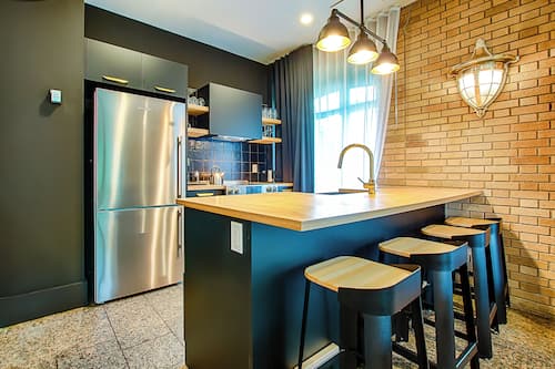 Appartement 2 chambres + lits superposés G101 | Private kitchen | Full-size fridge, microwave, oven, stovetop