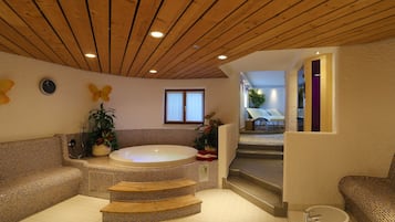 Sauna, hot tub, steam room