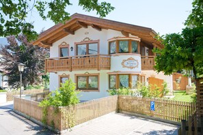 A two-story building with a balcony, wooden fence, and a sign indicating a restaurant. - Hotel Feldmeier (Oberammergau)