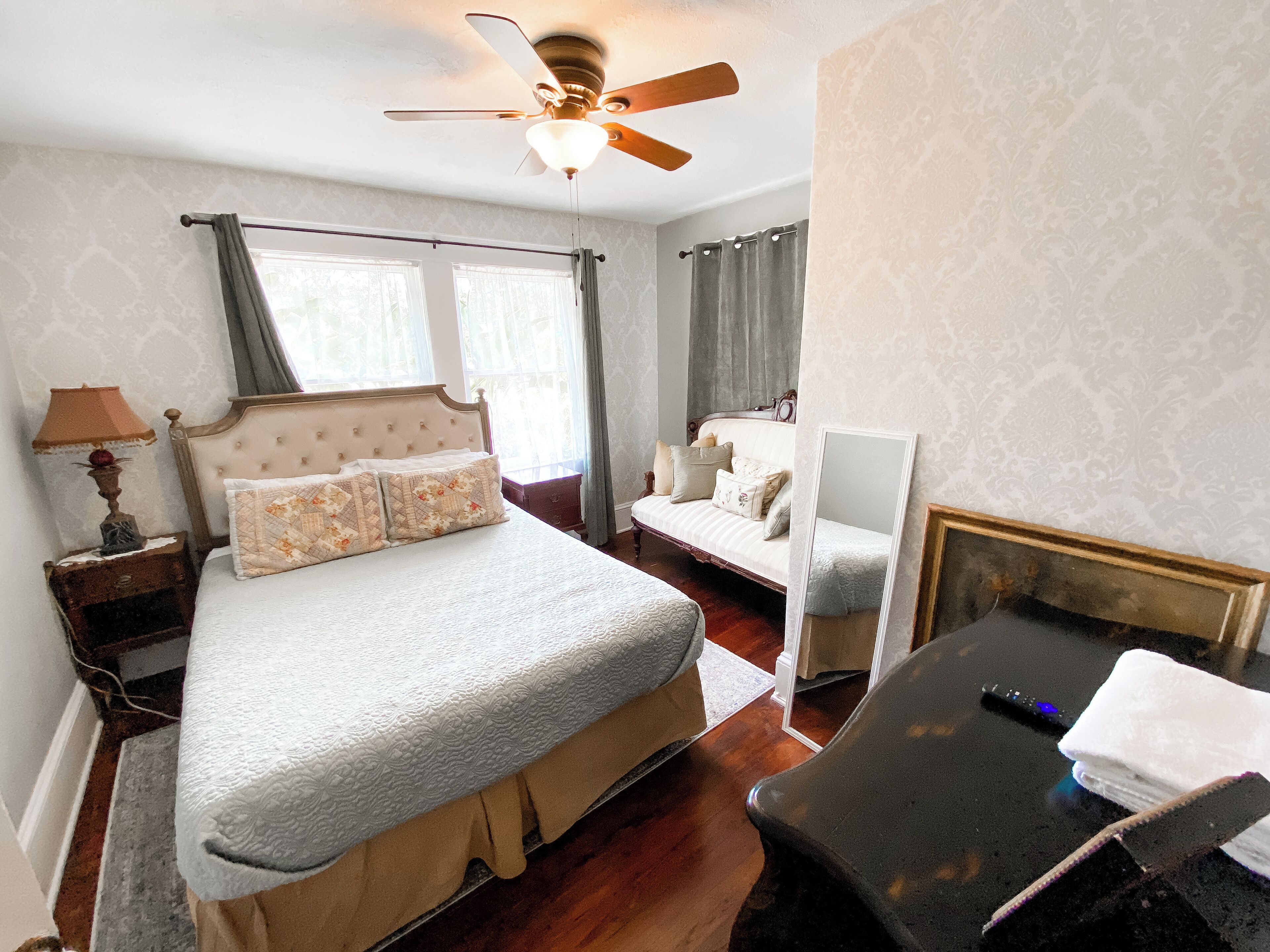 the historic craftsman (2nd floor) | iron/ironing board, free wifi, bed sheets