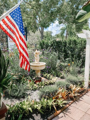 Casa (Historic Craftsman) | Vista para o jardim
