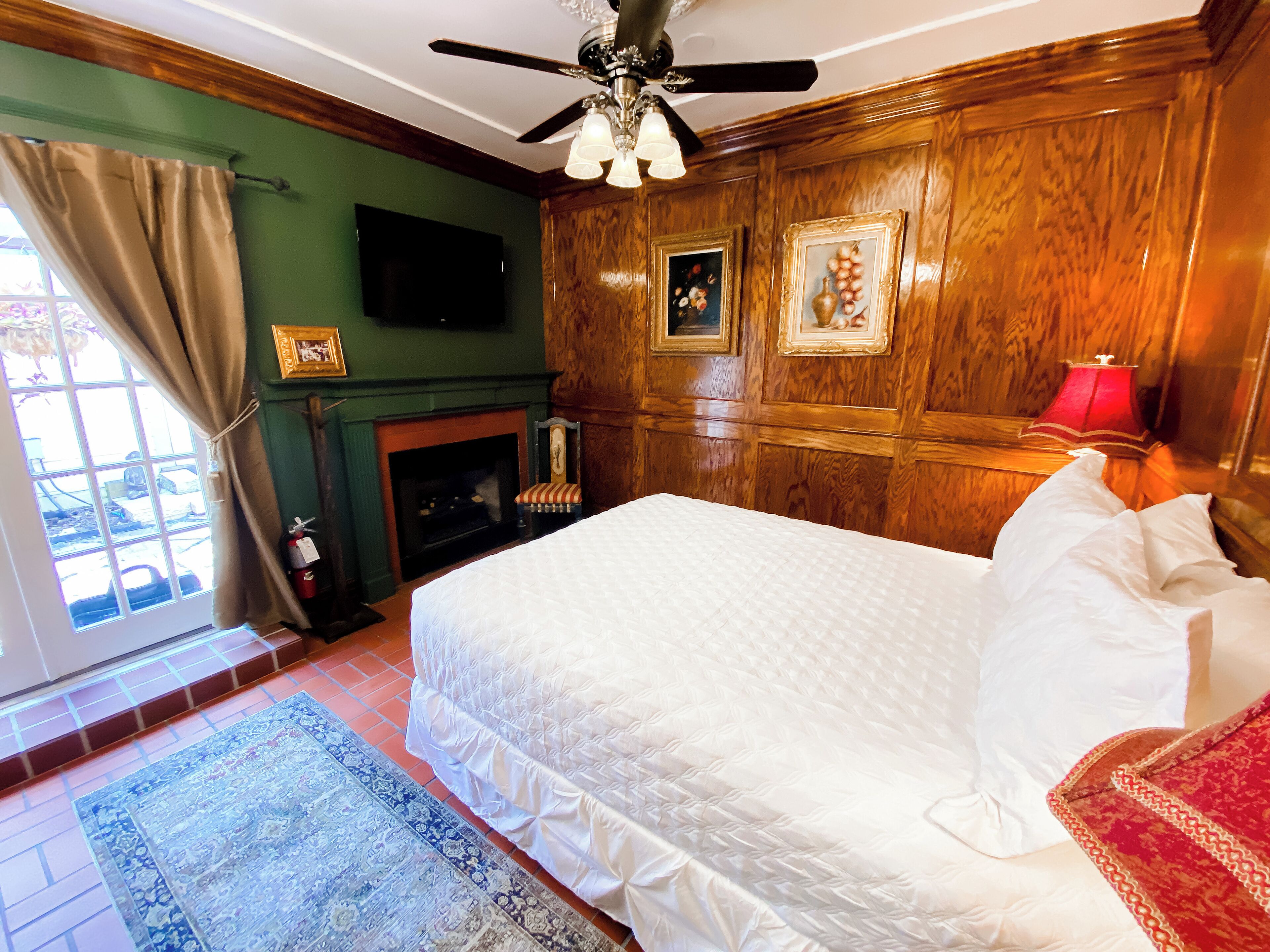 the oxford suite | iron/ironing board, free wifi, bed sheets