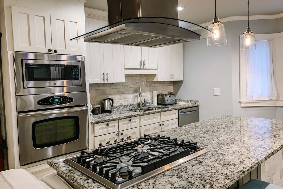 the chef's cottage | private kitchen | microwave, coffee/tea maker, cookware/dishes/utensils, paper towels