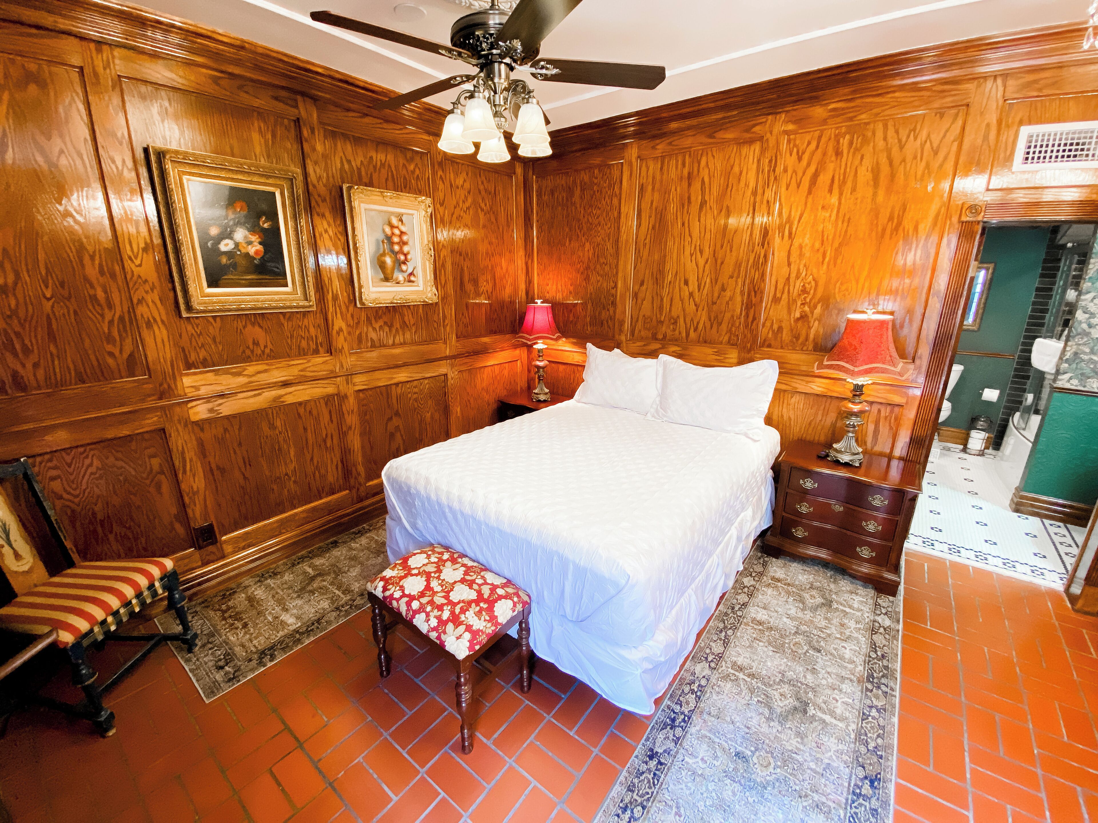 Ferros/tábuas de passar roupa, Wi-Fi de cortesia, roupa de cama