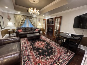 The Historic Craftsman (1st Floor) | Wohnbereich