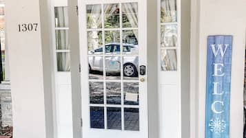 The Chic Studio Cottage | Een strijkplank/strijkijzer, gratis wifi, beddengoed