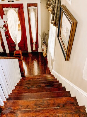 The Historic Craftsman (2nd Floor) | Ferros/tábuas de passar roupa, Wi-Fi de cortesia, roupa de cama