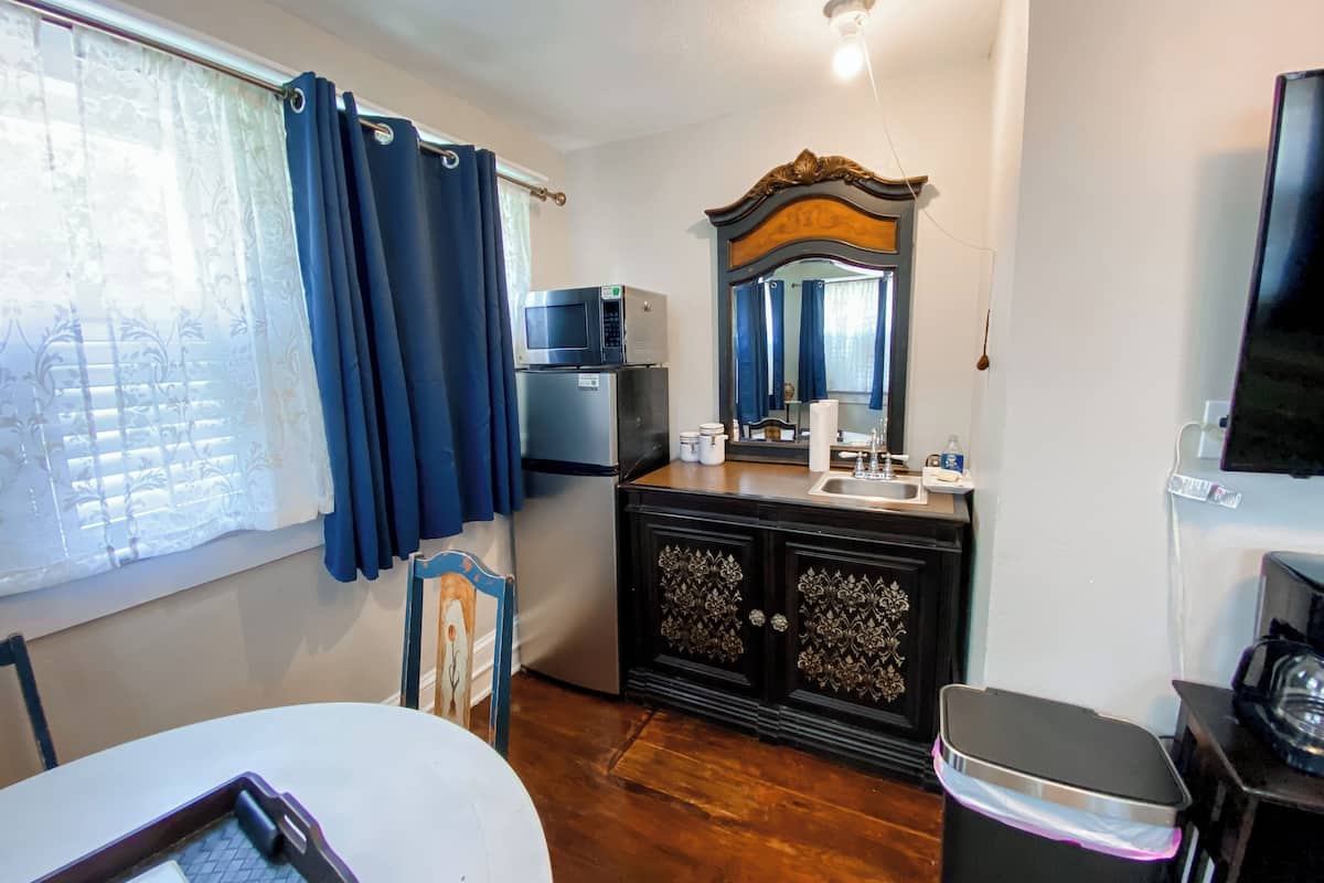 the historic craftsman (2nd floor) | private kitchen | microwave, coffee/tea maker, cookware/dishes/utensils, paper towels