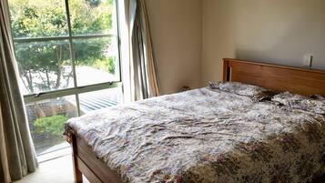 3 bedrooms, iron/ironing board, free cots/infant beds, free WiFi